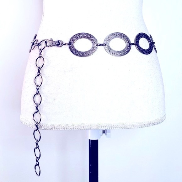 Embossed Metal Oval Chain Belt OS - Picture 3 of 6